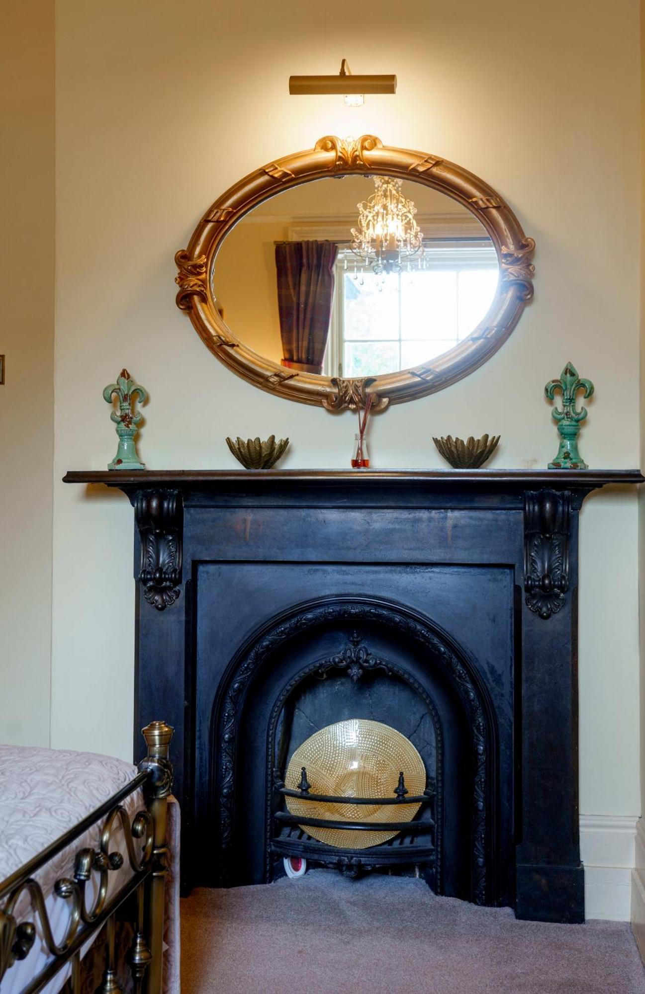 Harrisons Hall Bed & Breakfast 호텔 몰드 외부 사진