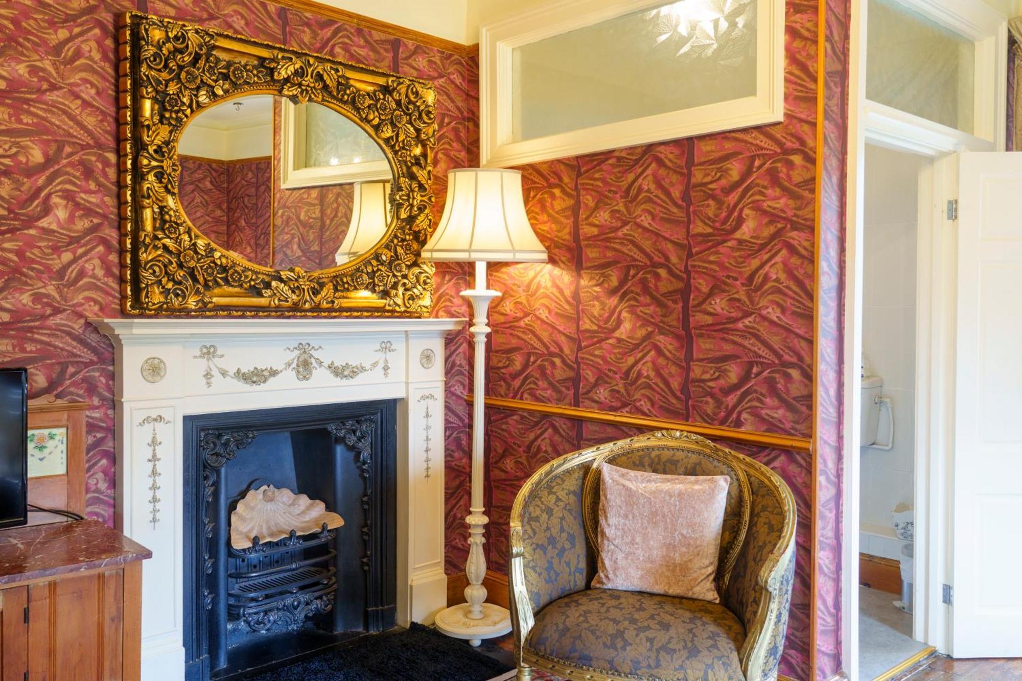 Harrisons Hall Bed & Breakfast 호텔 몰드 외부 사진