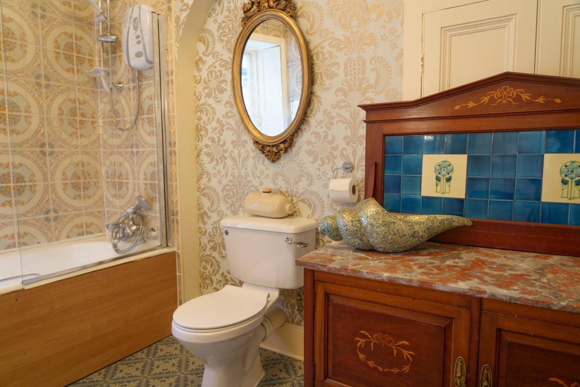 Harrisons Hall Bed & Breakfast 호텔 몰드 외부 사진