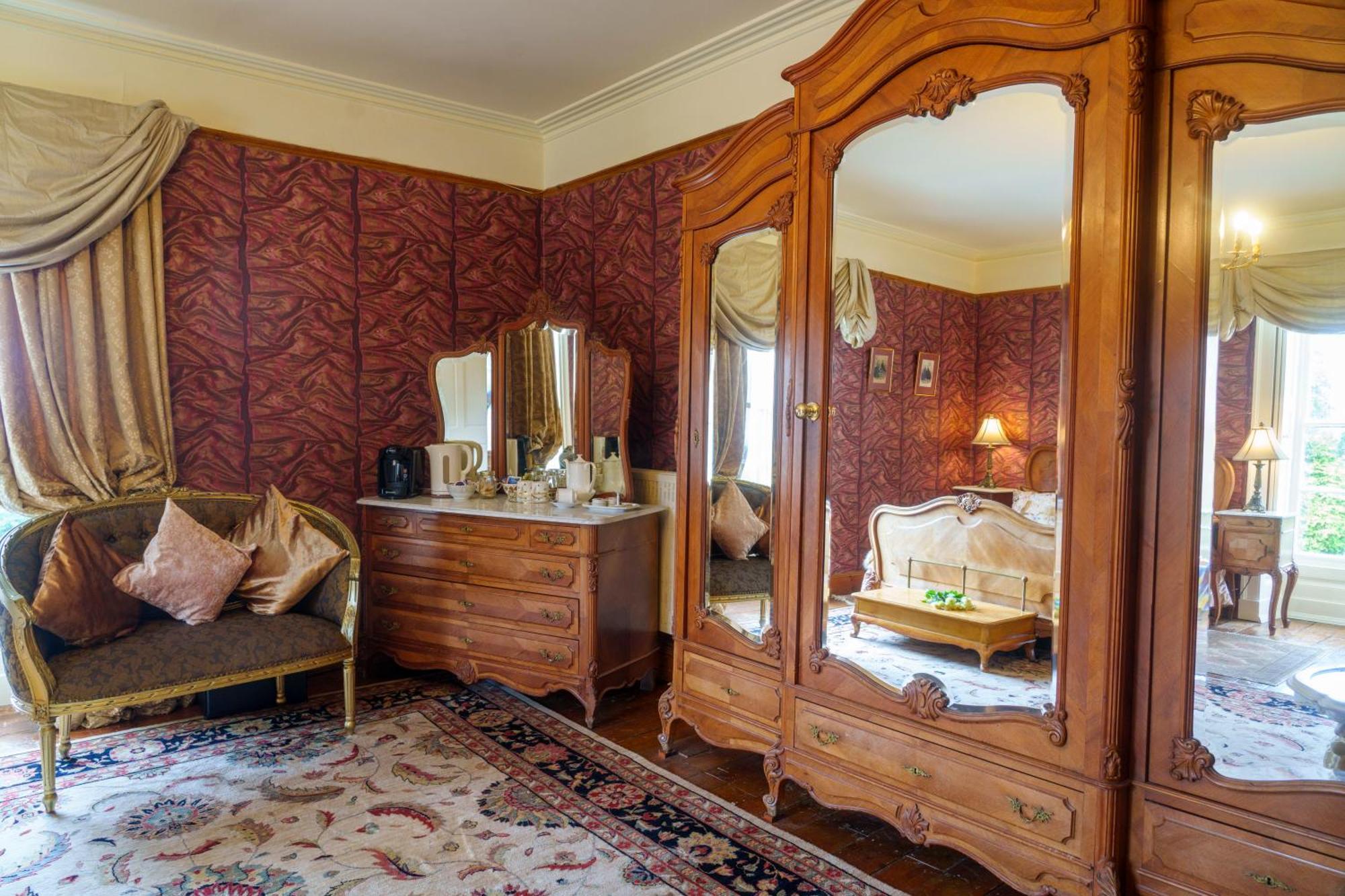 Harrisons Hall Bed & Breakfast 호텔 몰드 외부 사진