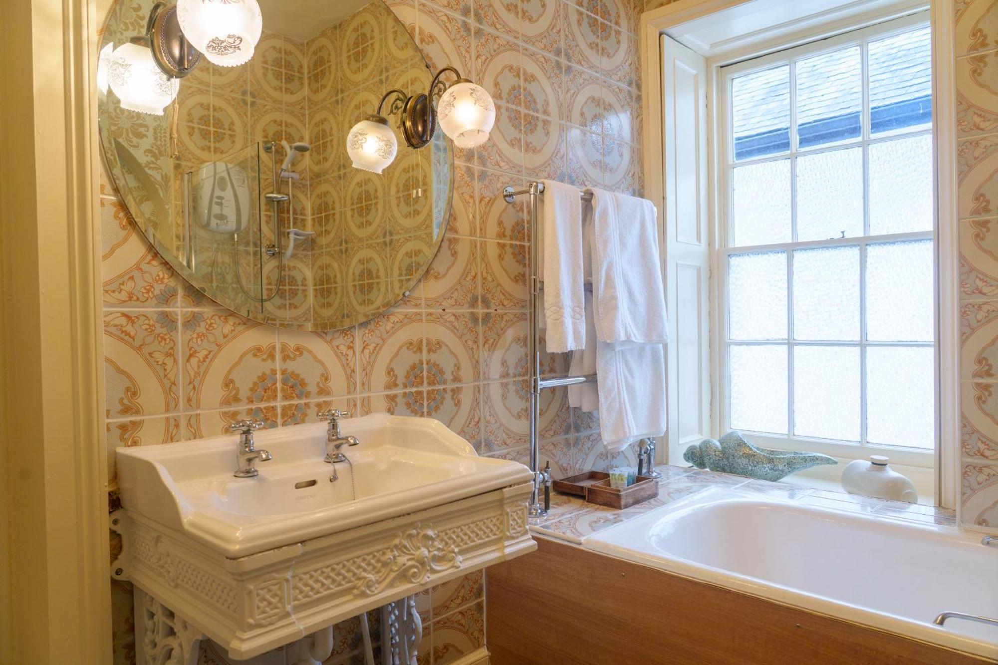 Harrisons Hall Bed & Breakfast 호텔 몰드 외부 사진