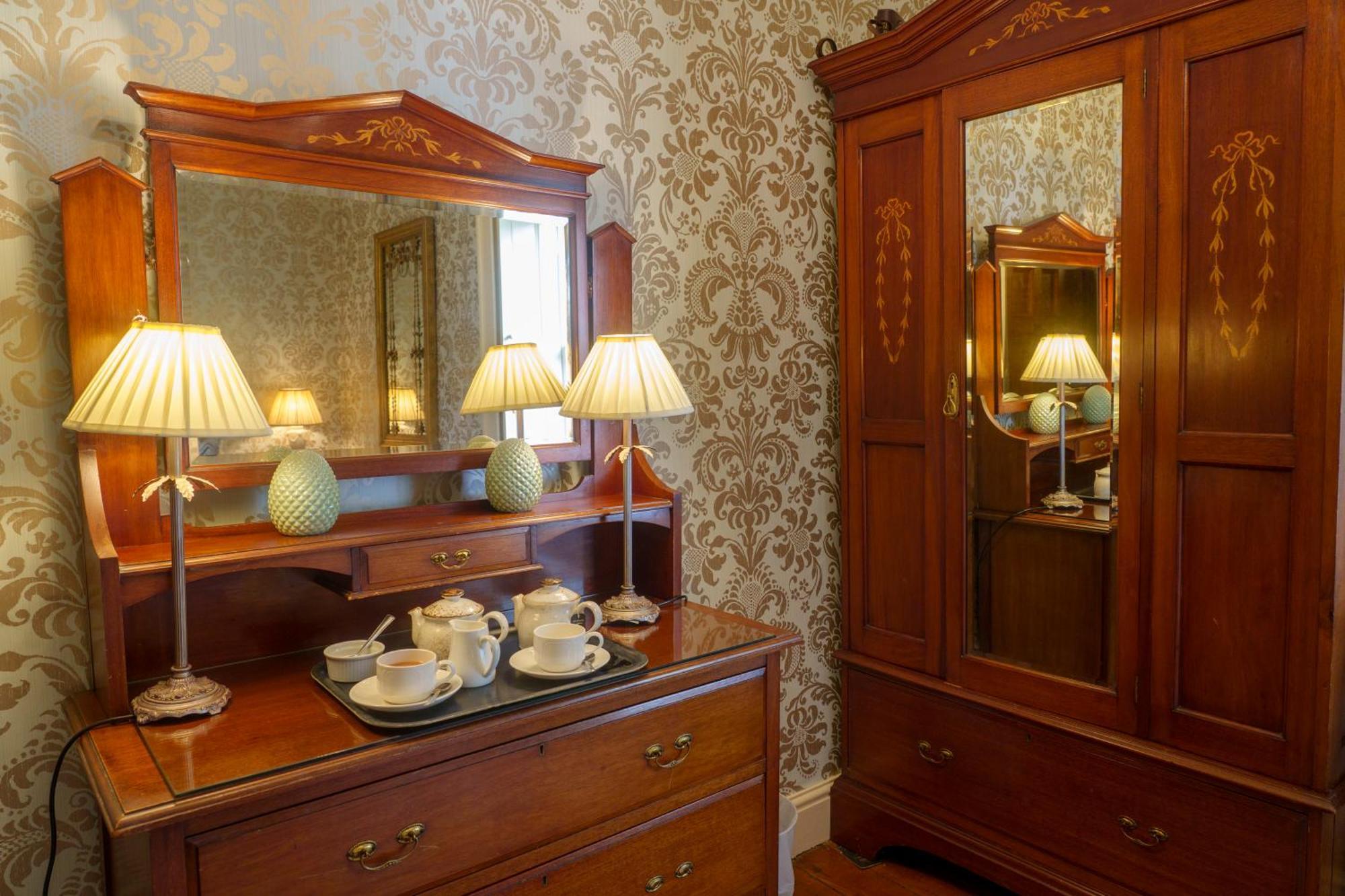 Harrisons Hall Bed & Breakfast 호텔 몰드 외부 사진