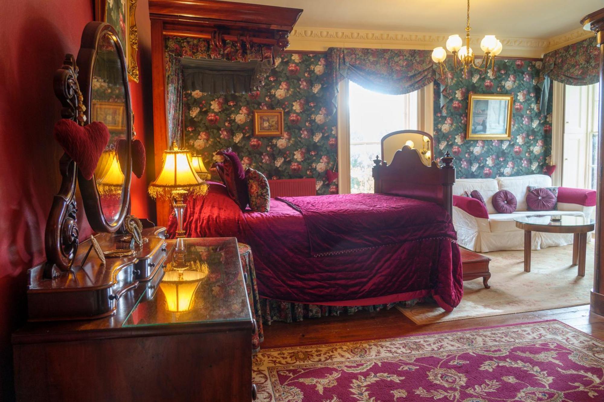 Harrisons Hall Bed & Breakfast 호텔 몰드 외부 사진